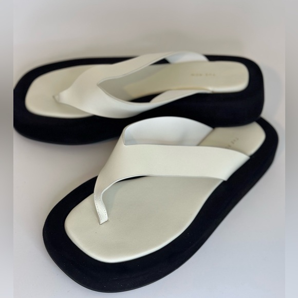 The Row Ginza Thong Sandals - Picture 6 of 7